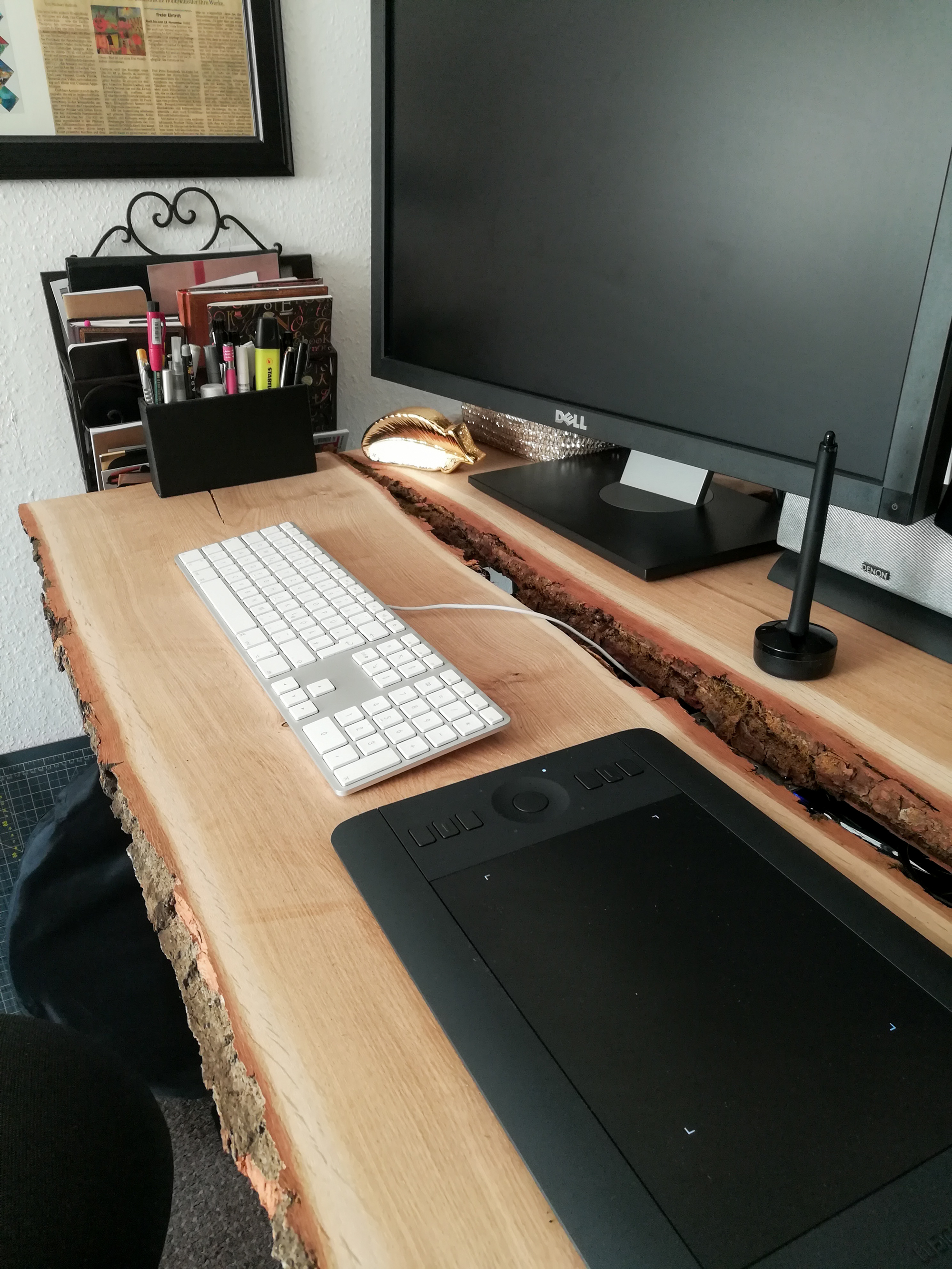 DIY | Schreibtisch aus Holzbohlen selber bauen - Creative ...