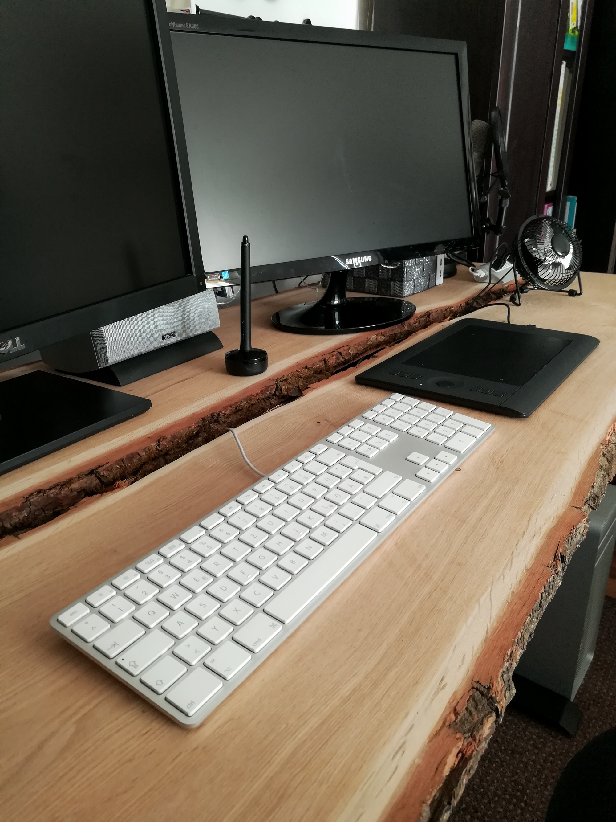 DIY | Schreibtisch aus Holzbohlen selber bauen - Creative ...